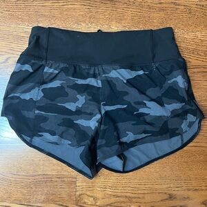 Athleta S Running Free 3.5” Length Running Short